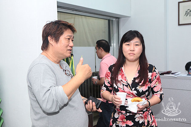 Rice-Media-KF-Seetoh-13 Seetoh engaging with a participant of Street Food Pro 360